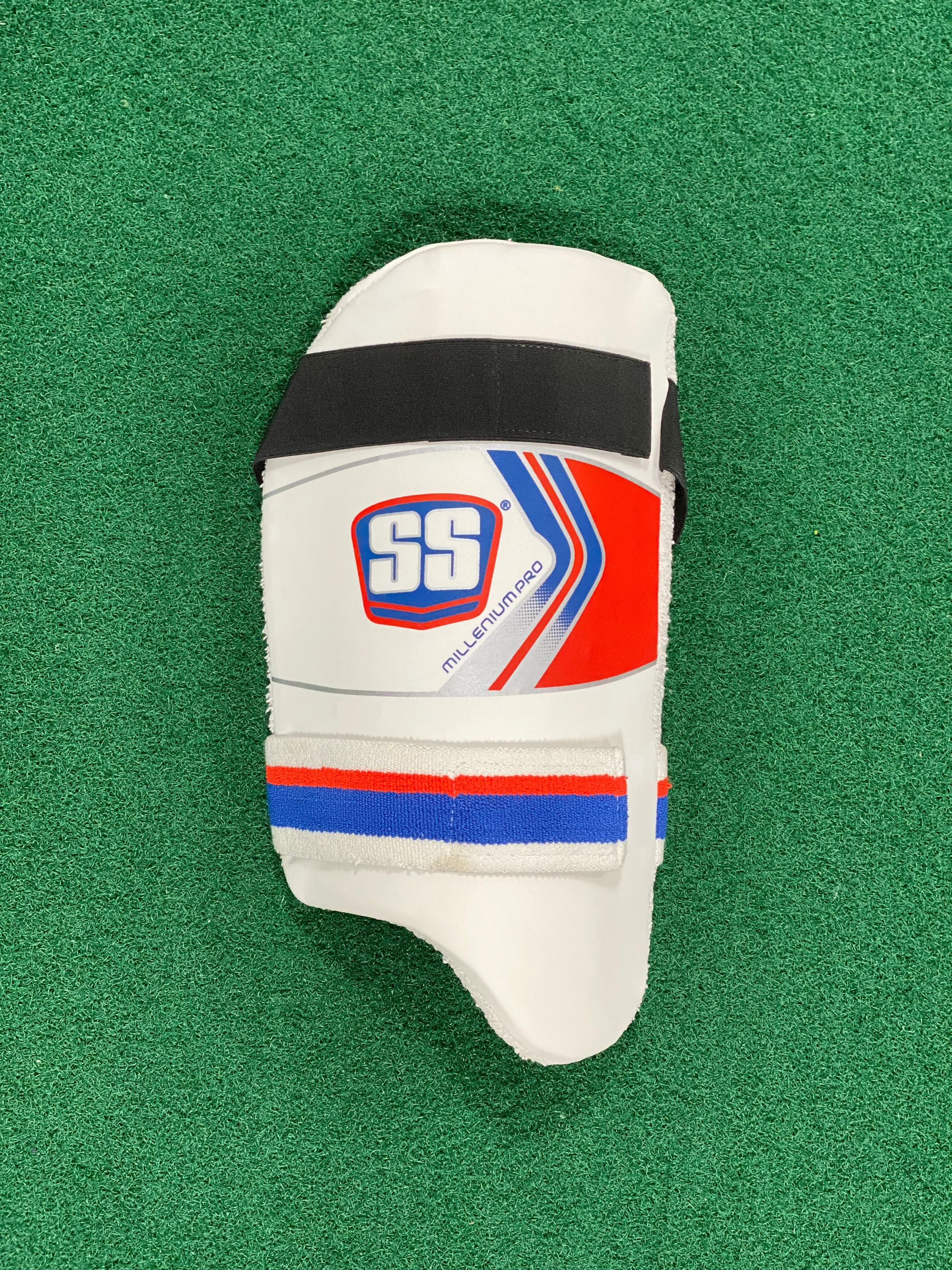 SS Millenium Pro Mens Thigh Guard